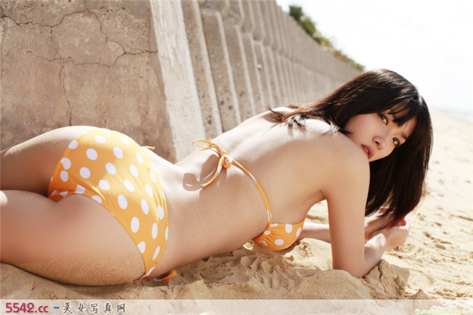 日本AV今野杏南可爱波点比基尼