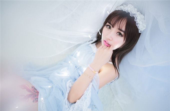 模特陈柳溪甜美公主梦幻写真