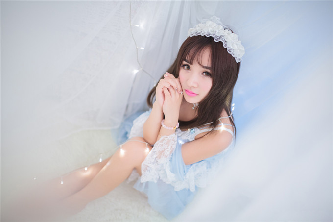 模特陈柳溪甜美公主梦幻写真