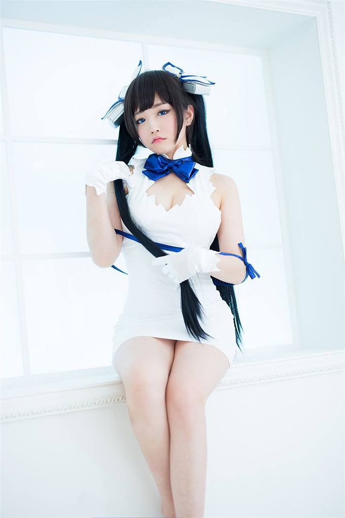 清纯女孩性感cosplay露酥胸