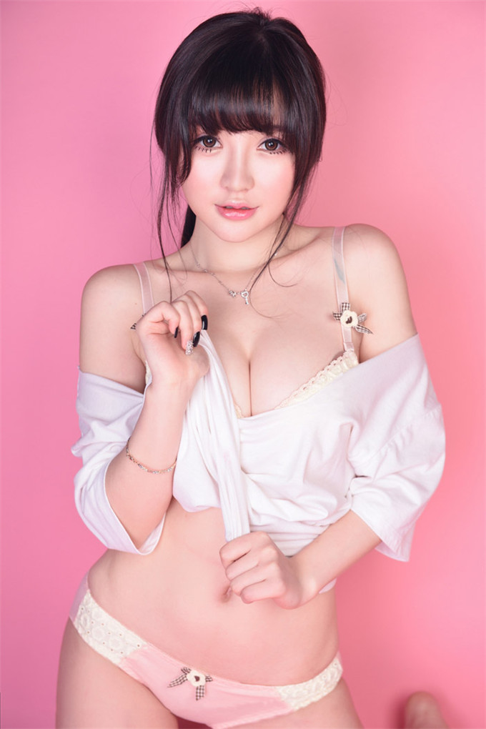 性感米妮露乳沟展可爱双面魅力