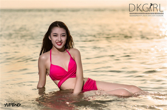 比基尼美女海边性感写真