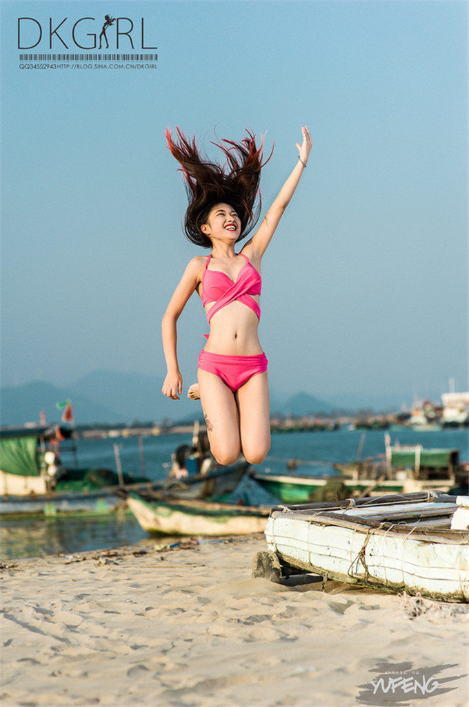 比基尼美女海边性感写真