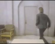 吃我一拳！哎呀！好痛啊！